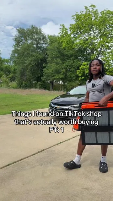 It’s not annoyingly loud like gas generators neither. This will come in handy during the next power outage #generator #solargenerator #poweroutage #portablegenerator #minigenerator 
