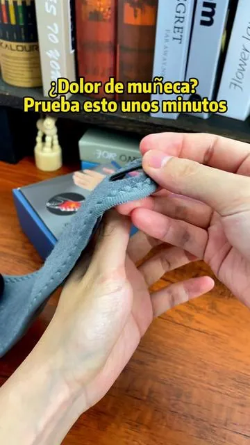 ¿Te duele la muñeca? Prueba esto unos minutos. #masajeadordemanos #compresióncaliente #vendajemuñeca #tiktokmehizocomprarlo 