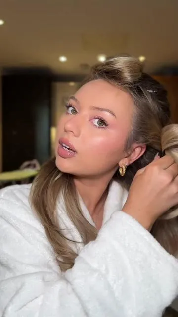 If you want a blowout look on vacation but don’t want to pack velcro rollers, duck bill clips actually work so well. 🤍 I clipped my hair up after styling and it helped keep the volume and shape without bringing a whole bag of rollers. Such an easy travel hair hack. #blowouttutorial   #duckbillclips   #hairhack   #longhairtips   #hairtutorial