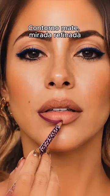Delineador labial duradero, resistente al agua sin irritar. Define el contorno, mejora la forma de los labios y logra un maquillaje perfecto.#Summervibes