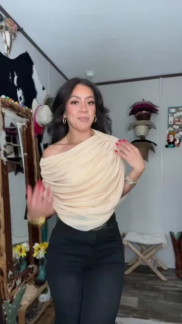 #lauramakeupp98 #westernstyle #ootd #jeans #offtheshoulder 