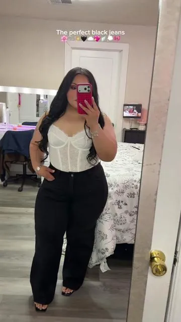 Obsessed with oneros bbl jeans 🖤  #bbljeans#onerojeans#ootd#outfitinspo#plussizefashion  