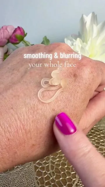 Blurring primer tightens pores with matte finish. #lauragellerbeauty #blurringprimer #poreminimizing #spackleprimer #ttspringbeauty  