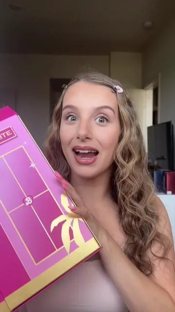 Unboxing + trying the NEW @Glamlite Barbie collection!💕🪞🎀✨👛  #glamlite #barbie #pinkmakeup #tiktokshopmemorialday #summerturnup 