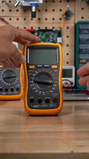 Multímetro digital Njty T3, rango automático, mide voltaje y resistencia, recargable, detección de cable vivo, medidor inteligente #tiktokshopnavidadtechfiesta #gadgetsparagamers #aspiradorainalambrica #autoelectricaltools #depiladorainalámbrica #healthdevice #watchaccessories #smartwatchparamujer #accesoriossmartwatch #electricpowerdrill
