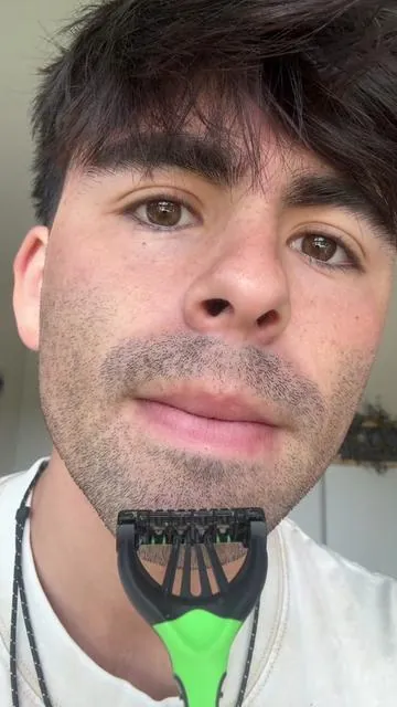 old razor is staying in the trash😭 #foilshaver #shave #beard 