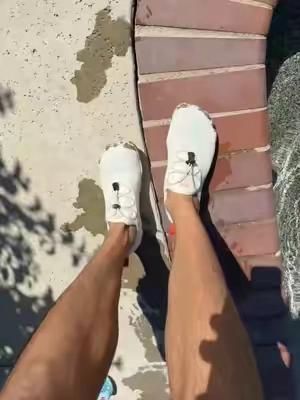 I’ll never walk barefoot at a waterpark ever again😎