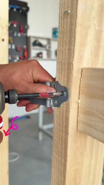 Útiles pernos de reparación para aflojar#bluecollar #diyer #summervibes #carpentry #mechanic 