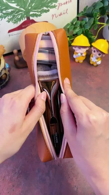 🤎 I gave in again!! 😭 Sorry, my money!! They definitely give high vibes and aesthetics!!!#makeupbrushes#makeupbrushset#beautytok#thatgirl#spotlightfinds
