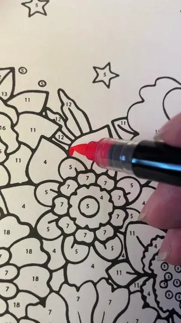Relaxing time 🧘🏻‍♀️✨ #fyp #viral #paratii #colorbynumber #coloringbook 