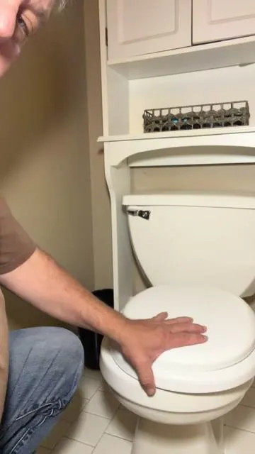#homeimprovement #bathroomupgrade #toiletseat #summervibes 
