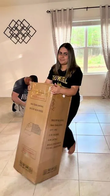 Este juego de sofá transformó la sala de mi casa en minutos. Ahora se ve un espacio moderno y minimalista #juegodesofa #sofamoderno #livingroomdecor #homedecor #SummerVibes 