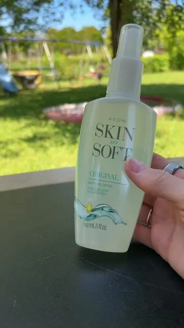 The OG Skin So Soft is available in a spray bottle just for you!  If you grab the 2 pack, you get free shipping! The iconic formula- just in a ready to apply spray bottle!  Grab yours in the orange 🛒!  #skinsosoft #bodycare #skincare #personalcare #iconic 