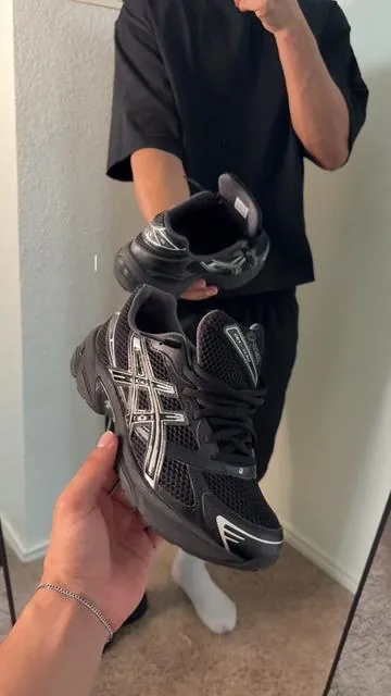 Such clean shoes #footwear #asics #fashiontiktok #outfitinspo #shoes 