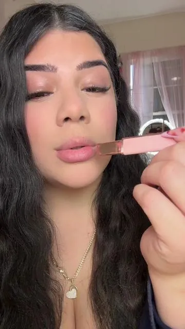 #hydratinglipgloss #lipplumpergloss #lysbeauty #lipbalm #hydratinglipbalm 