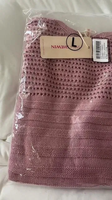 Is shirt is so nice ! Luxurious and classy! Excellent material for the summer and fall! Wow i am obsessed and im ordering in every color ! 