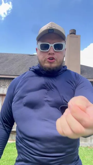 Sun protection hoodie with face cover designed for outdoor workers. Helps reduce long-term sun exposure while blocking dust and pollen. Lightweight and breathable for construction, roofing, and landscaping jobs. Stay protected during long shifts in extreme heat #sunprotection #constructionlife #roofinglife #trabajadores #worksmart 