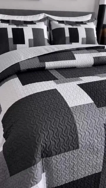 Neutral bedrooms are nice… but black & white makes a statement.🖤🤍#summervibes☀️ #BedroomMakeover #HomeDecor #bedroommakeover #bedding