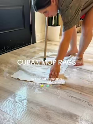The only way to properly scrub your floors is a Cuban mop with cotton Cuban mop rags 🧼🫧✨ #cubanmop #floorcleaning #cleanfloors #cubanmoprags #mopping 