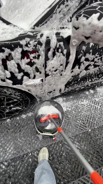 This handy car washing Mop has been great this Winter cutting down the time it takes to wash my vehicles. #Mop #carwashingmop #cardetailing #detailing