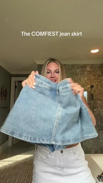 LOVE this jean skirt! #denimskirt #jeanskirt #miniskirt #summeroutfit 