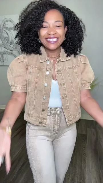 Cute little princess Jean jacket, with puff sleeves! 5ft 135 sz small. #tiktokshop #casualoutfits #casualstyle #springfashion #fashiontiktok 