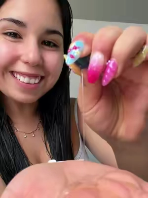 Uso esto SIEMPRE 😭✨ me deja el cabello suave, brilloso, sin frizz y huele demasiado rico 💁🏻‍♀️🤍 #TikTokShop #hairtok #cabellosano 
