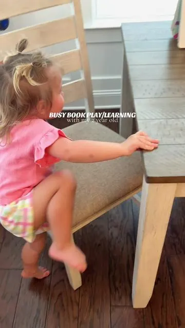 And it comes 100% assembled!!We’ve had this busy book for months and she’s still obsessed!! 🤗 also great to bring for traveling, in the car, etc!!👏🏼✨ #hadleydesigns #busybook #toddleractivities #toddlerlearning #toddlerlearningactivities 
