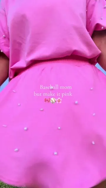 Baseball season feels slightly less chaotic when the outfit’s cute 🎀⚾️💗 #baseballmom #pinkgirl #twopieceset #sportsmom #girlystyle @Fisoew Clothing Co. 