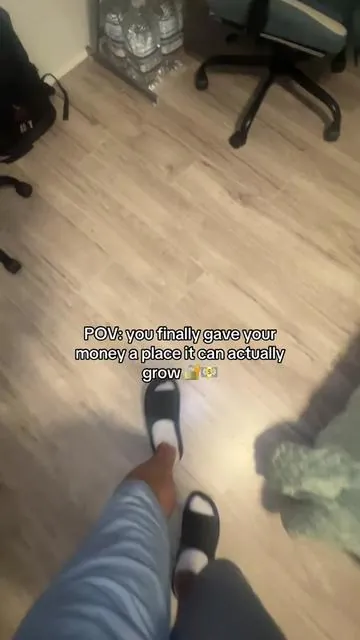 small habits create bigger stacks 💰 #moneytok #richhabits #savingmoney #motion #viralvideo 
