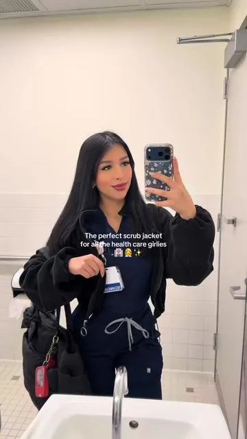 My favorite jacket to pair with my scrubs 🖤✨🩺#scrubs #scrubjacket #fyp #tiktokshop #healthcareworker 