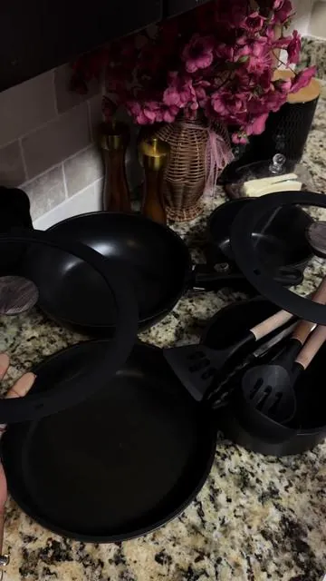 What a gorgeous set! 😍 #potsandpans #cookware #cookwithme #cookingessentials #kitchengadgets 