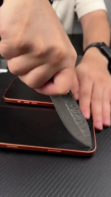 As soon as you put it on, the screen is directly like a new machine 💎 Scratch-resistant and durable, and the feel is so smooth that you can't stop.#tiktok #fyp #tiktokshop 