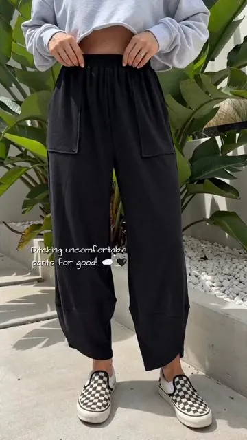 I am officially living in these black ribbed pants! Ever since I found them, they are literally all I wear. The stretchy elastic waist means zero digging in, and these two massive front pockets are an absolute lifesaver. Plus, look at that chic wrap hem detail at the bottom! You seriously do not want to let this viral staple disappear. Secure yours right now! #Summervibes #ribbedpants #casualchic #everydaylook #summeressentials