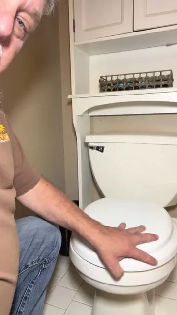 #toiletseat #homeimprovement #bathroomupgrade 
