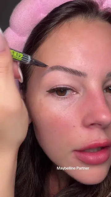 I’m SHOOK!! @Maybelline NY this is sooo good!! #maybelline #maybellinepartner #brows #easybrowtutorial #tiktokshopcreatorpicks 