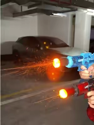 This cool electric water gun can fascinate all children#childrentoys #cool#tiktokshop #electricwatergun #waterguntoy 