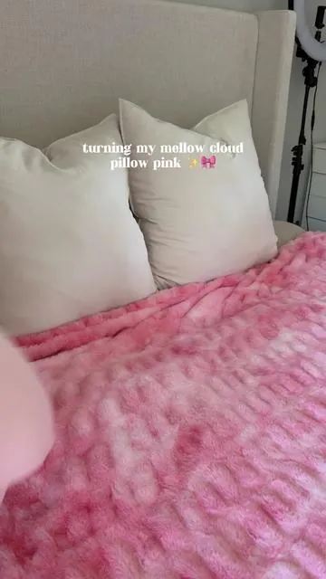 so happy mellow dropped new colors of their cooling pillow cases 💗 #mellowsleep #pillows #coolingpillowcases #pinkbedroom #tiktokshop 