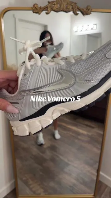 Love me a light comfortable shoe #nikevomero5 #stockx #stockxshoes #nike #vomero 