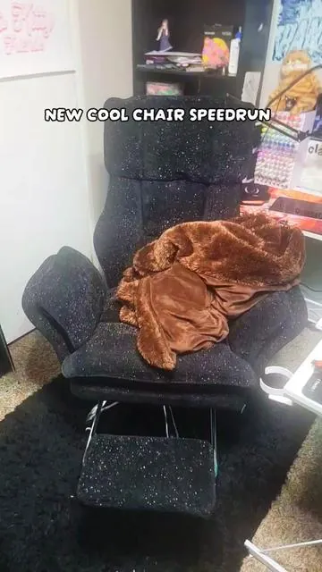 I HAVE WANTED THIS CHAIR FOR SO LONG AND I FINALLY GOT IT!!! Lowkey cost me an arm and a leg but my remaining arm and leg are SO comfy while I draw now! #crisscrosschair #fyp #interiordesign #officechair #arttok 