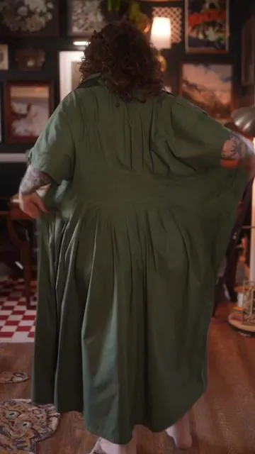 5'2 size 10/12 wearing L 