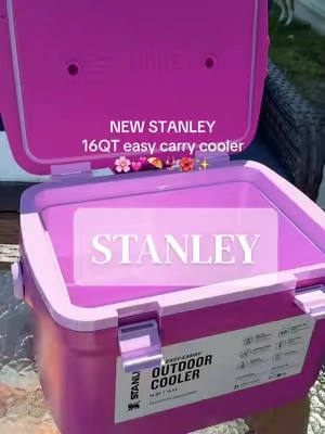 Beach and boat ready! 🛥️ 💕🌊 @Stanley 1913 #stanley #stanleycooler #coolers #SummerVibes #beachday 