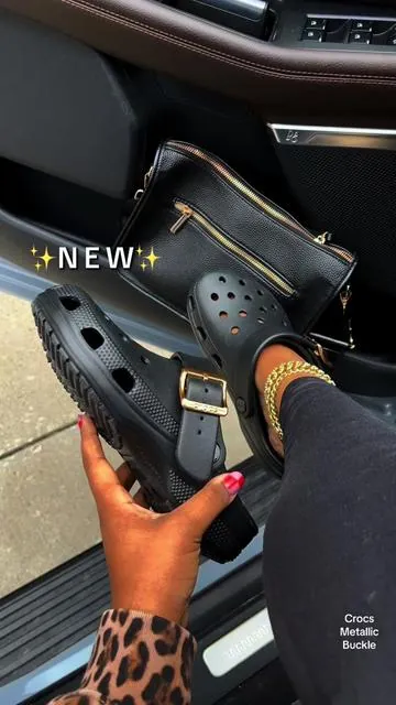 Crocs metallic buckle #crocsnewarrivals #crocssuperbrandday #tiktokshopsummerglowup #tiktokshopcreatorpicks #SummerVibes @Crocs 