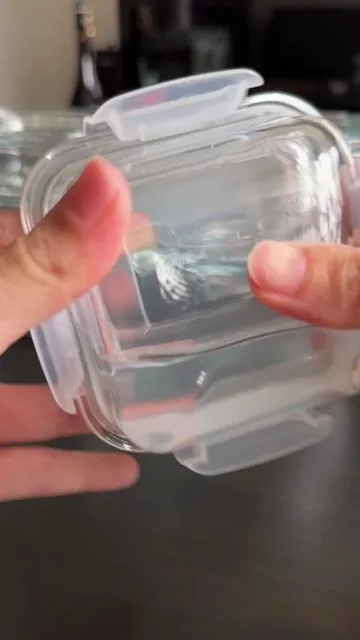 Glass food container ! No microplastic , heat resistant, microwave and oven safe #glasscontainer #foodstoragecontainers #glassfoodcontainer #kitchenessentials #kitchenorganization 