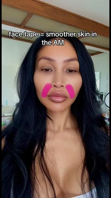 If you’re a side sleeper like me use this face tape. No more sleep wrinkles waking up. #women #wrinkle #antiaging #beautyhacks #beautyroutine 