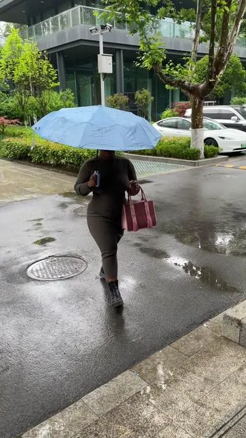 For the rainy and sunny days #summervibes☀️ #umbrella #TiktokCreatorPicks #musthaves #viral 