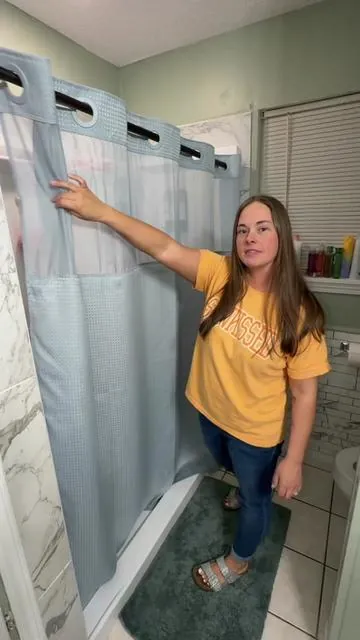 #showercurtain #showercurtains #showertok #bathroommakeover #bathroomhack 