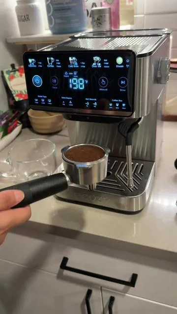 Cafetera ecozy con pantalla táctil eh tenido otras pero esta me encanta el cafe sale delicioso #cafetera #coffeemaker #ecozy #fyp #kichen 