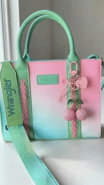 my fav color combo! 🌸💚 #wranglertotebags #wranglerpurse #totebag #fashioninspo #tiktokshopcreatorpicks 