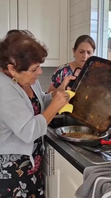 ¡Paredes, azulejos, ollas, hornos… esta botella puede encargarse de toda tu cocina!  #CleaningTools #springcleanin#cleaningTikTok #deepcleaning #tiktokshopspringglowup 